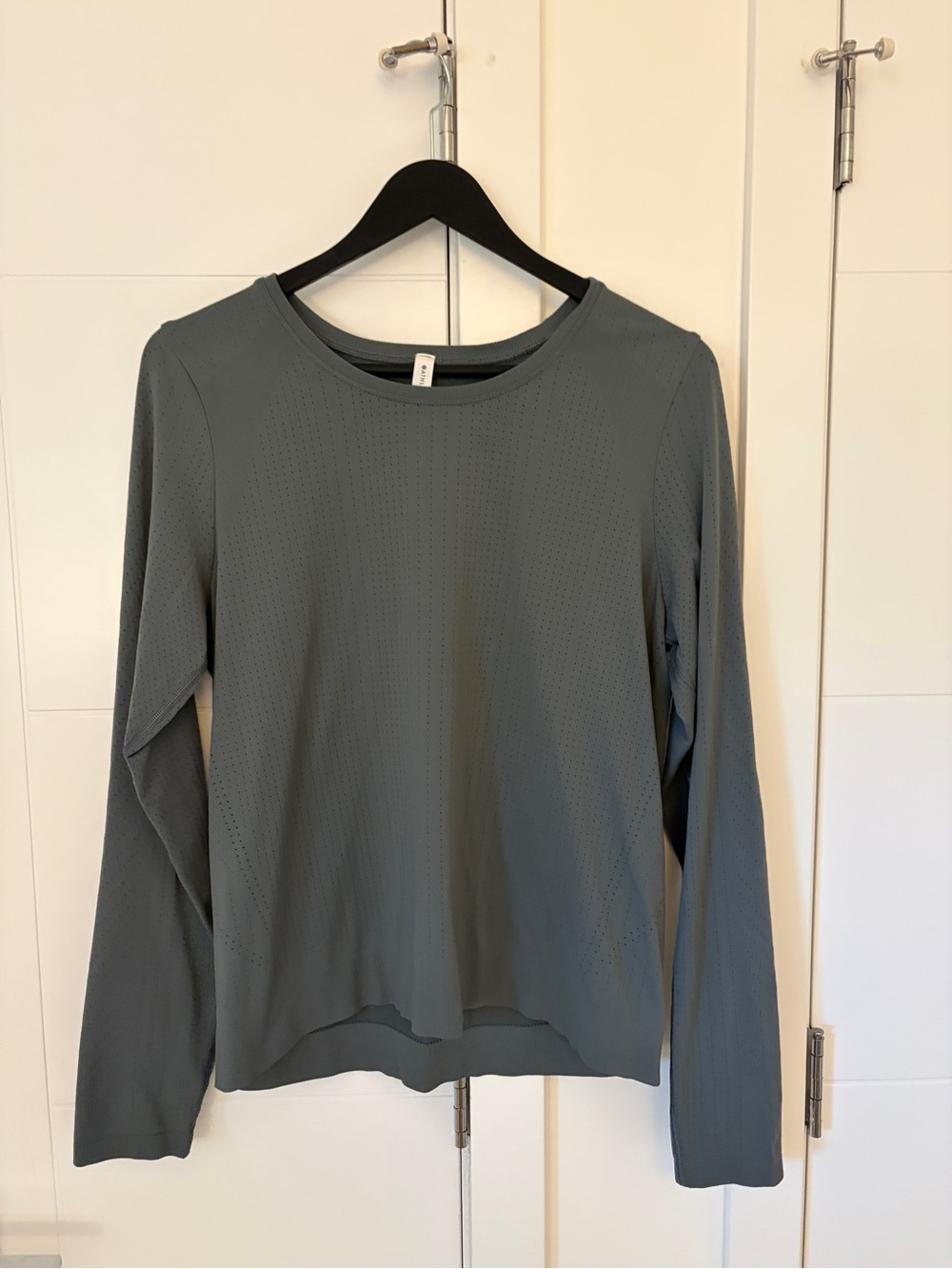 Athleta In Motion Long Sleeve Workout Shirt